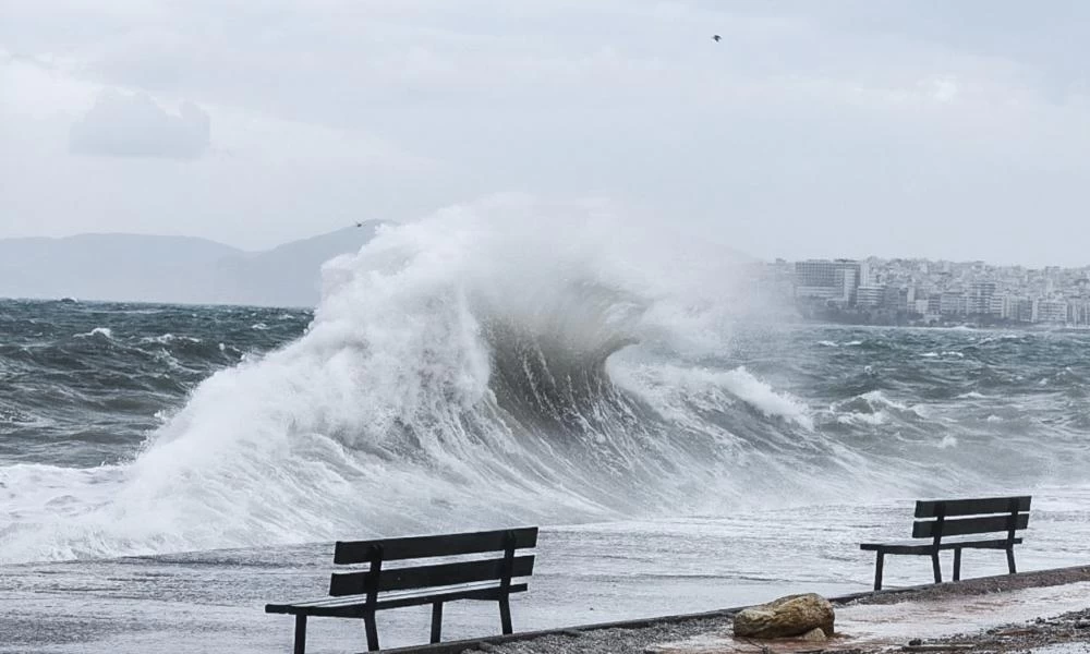 Καιρός σήμερα: Πολύ ισχυροί άνεμοι σε Αττική, Θεσσαλονίκη – Πού θα υπάρχει παγετός